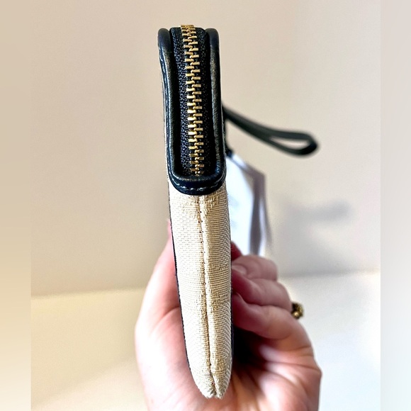 Coach NWT Tricolor Red White and Blue Signature Jacquard Zip Clutch Wristlet - Picture 8 of 9